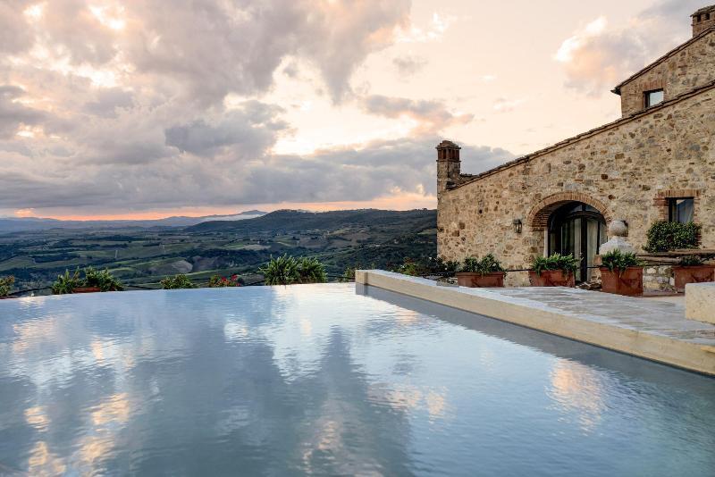 Castello Di Velona, Resort Thermal Spa & Winery Montalcino Luaran gambar